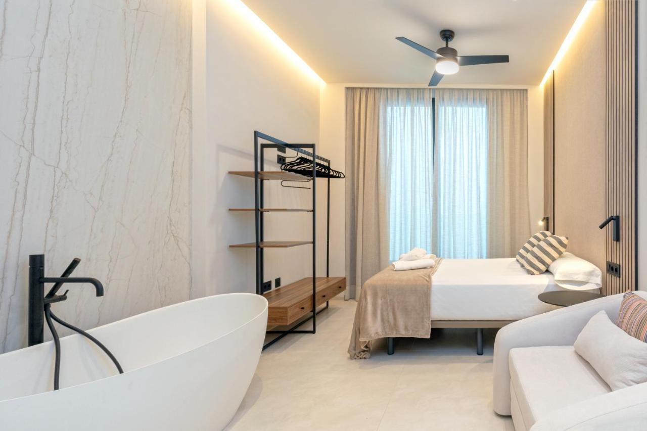 Magnificent Renovated 2Bd 2Bth Duplex With Backyard - City Centre มาลากา ภายนอก รูปภาพ